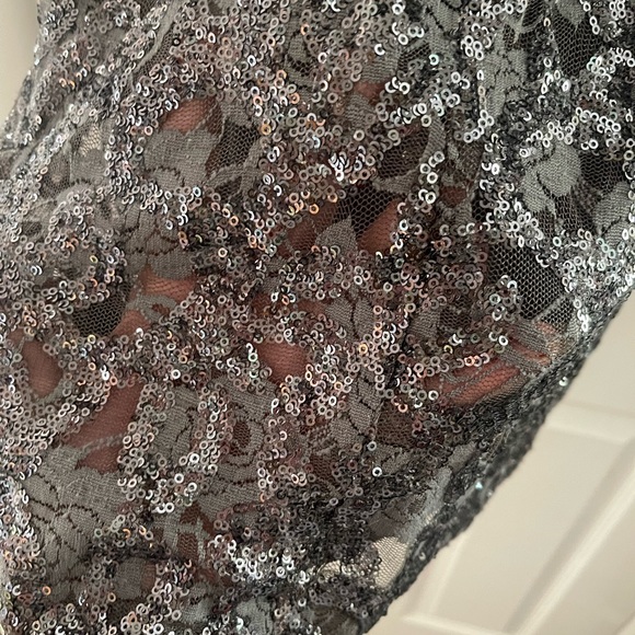 A woman’s Ralph Lauren evening size 8 dazzle them - Picture 10 of 13